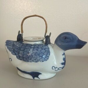 Vintage Chinese Porcelain Blue & White Peking Duck Hand Painted Tea Pot with Lid